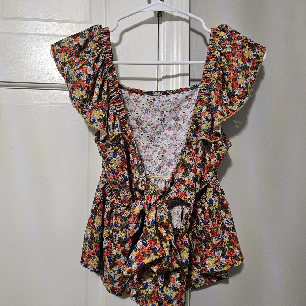 Floral Ruffle Sleeve Blouse - Picture 3 of 5